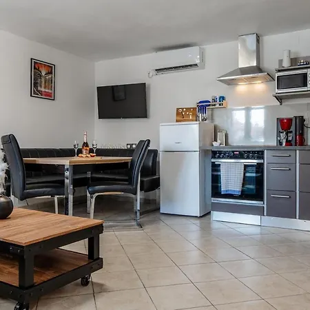 Apartment Jurcevic Vir